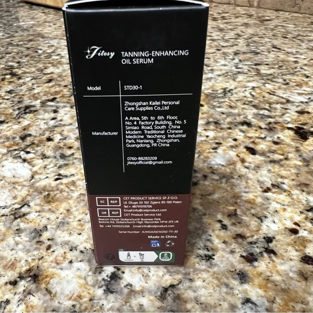 Sculpting Bronzer and Contour in Brown and Black